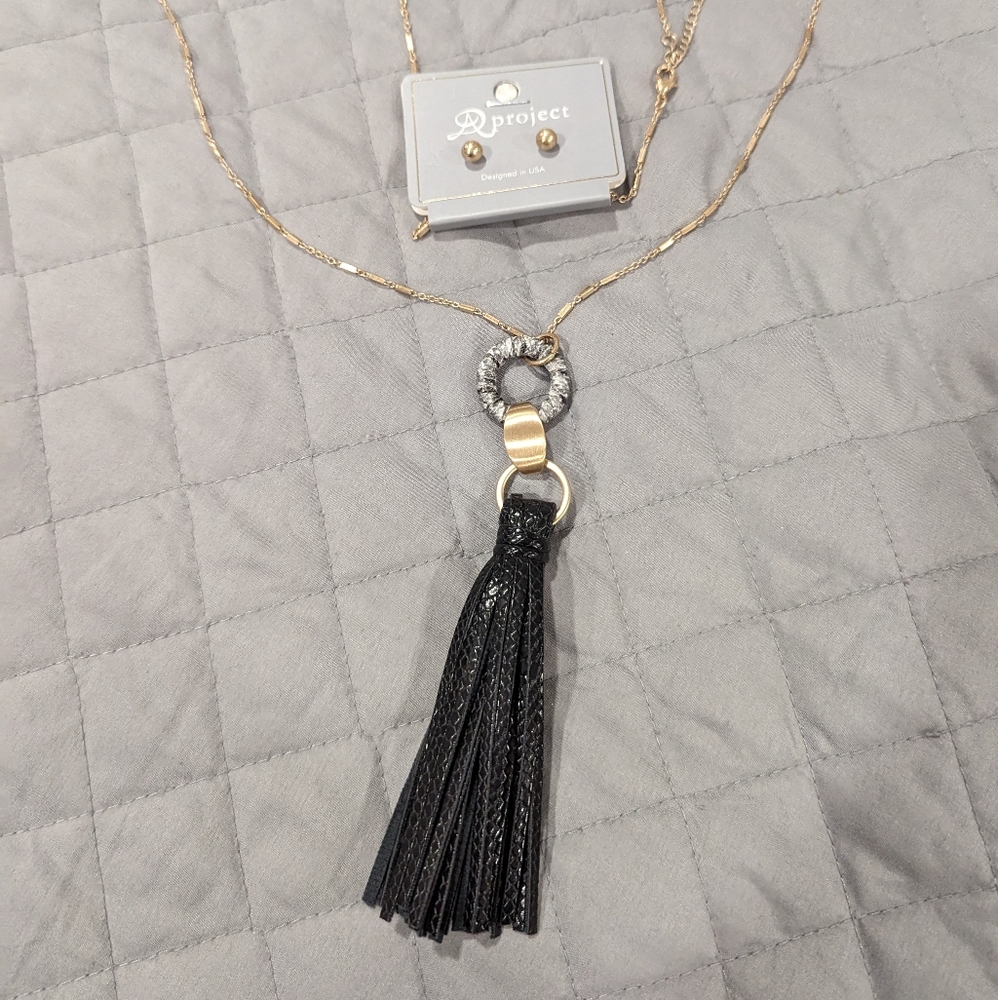 NWT Earring + Necklace Set